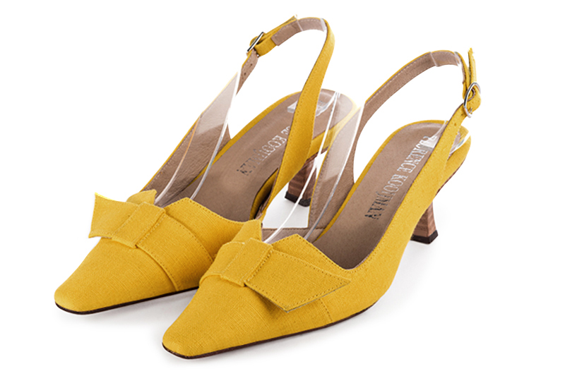 , coloris jaune soleil. Bout effilé. Mi-haut à haut. Talon bobine. Cérémonie, soirée, cocktail, évènementiel. Personnalisation : Choix des cuirs, 
                des couleurs et des talons. Petites et grandes pointures. - Florence KOOIJMAN